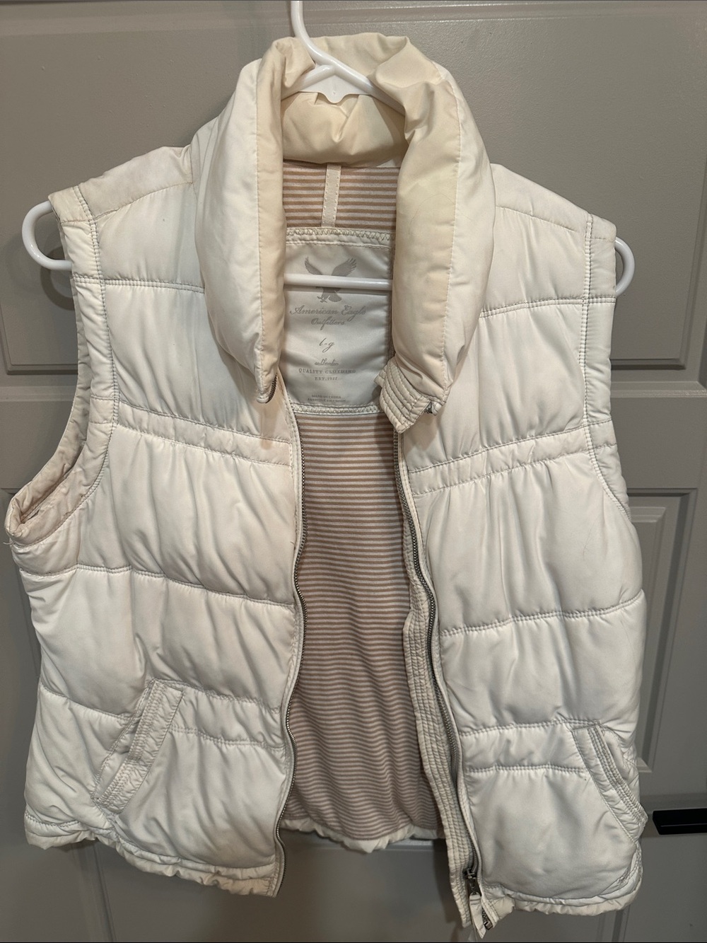 American Eagle Outfitters Ivory Quilted Puffer Vest